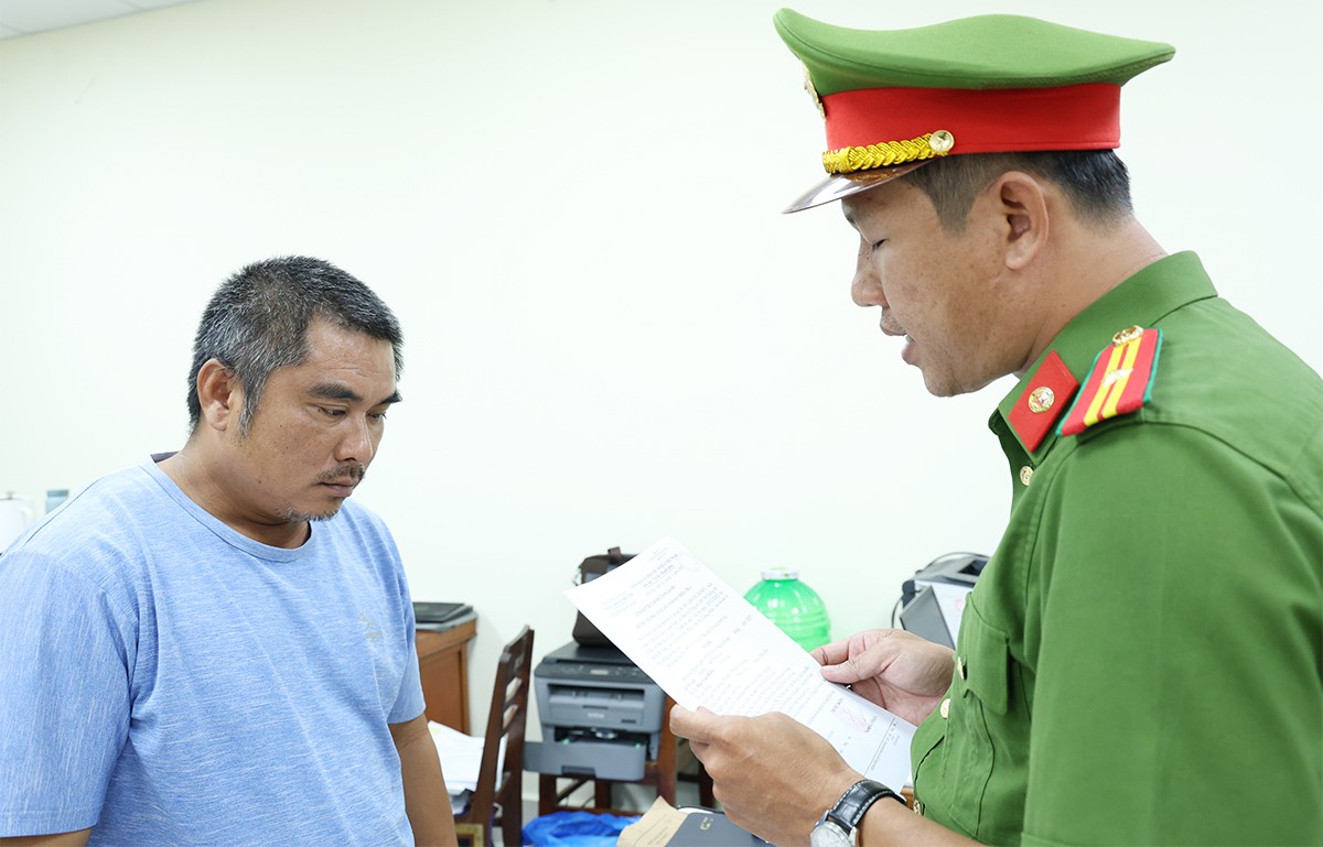 Đối tượng Hiền nghe đọc quyết định