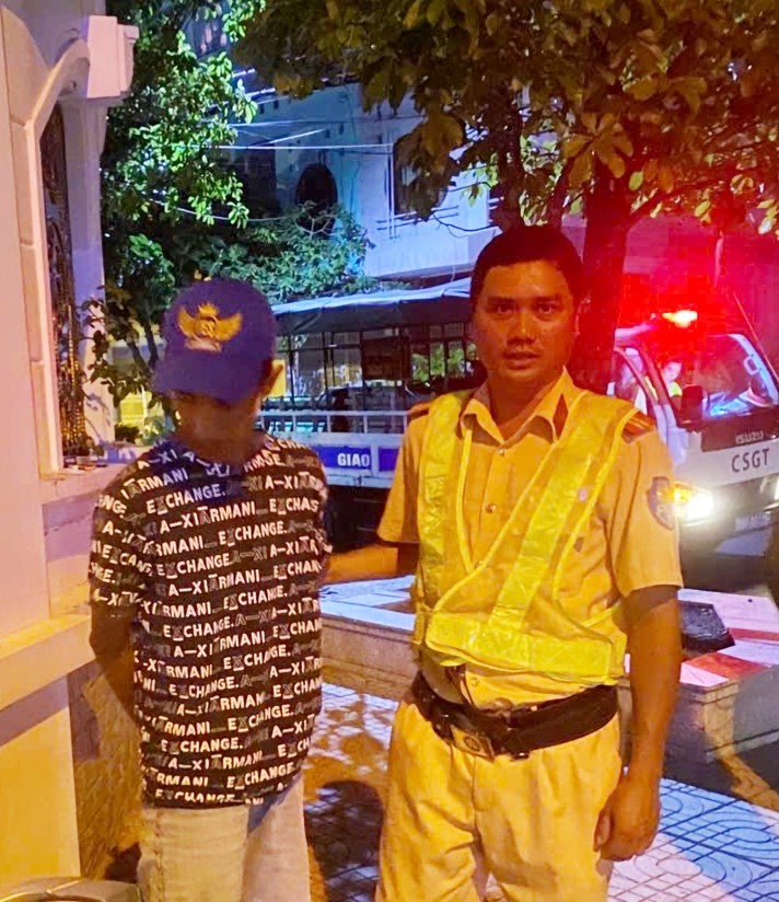 Đối tượng Anh Khoa bị lực lượng CSGT bắt giữ