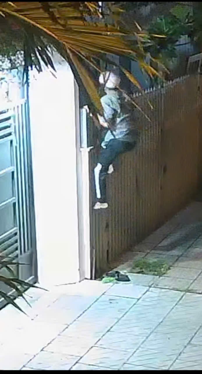 Đối tượng đột nhập và nhà người dân