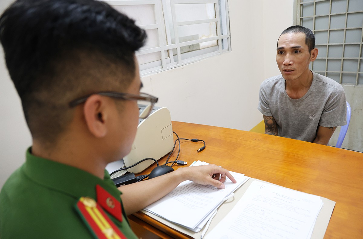 Đối tượng Bình tại cơ quan Công an