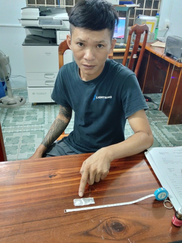 Đối tượng Hạnh cùng tang vật