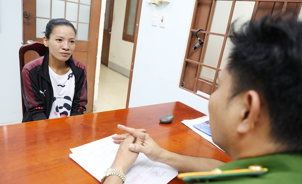 Đối tượng Loan tại cơ quan Công an