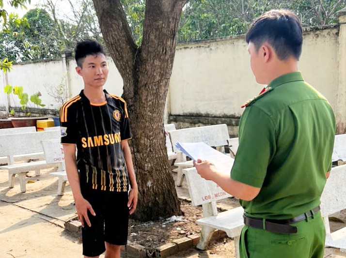 Đối tượng Văn Tín