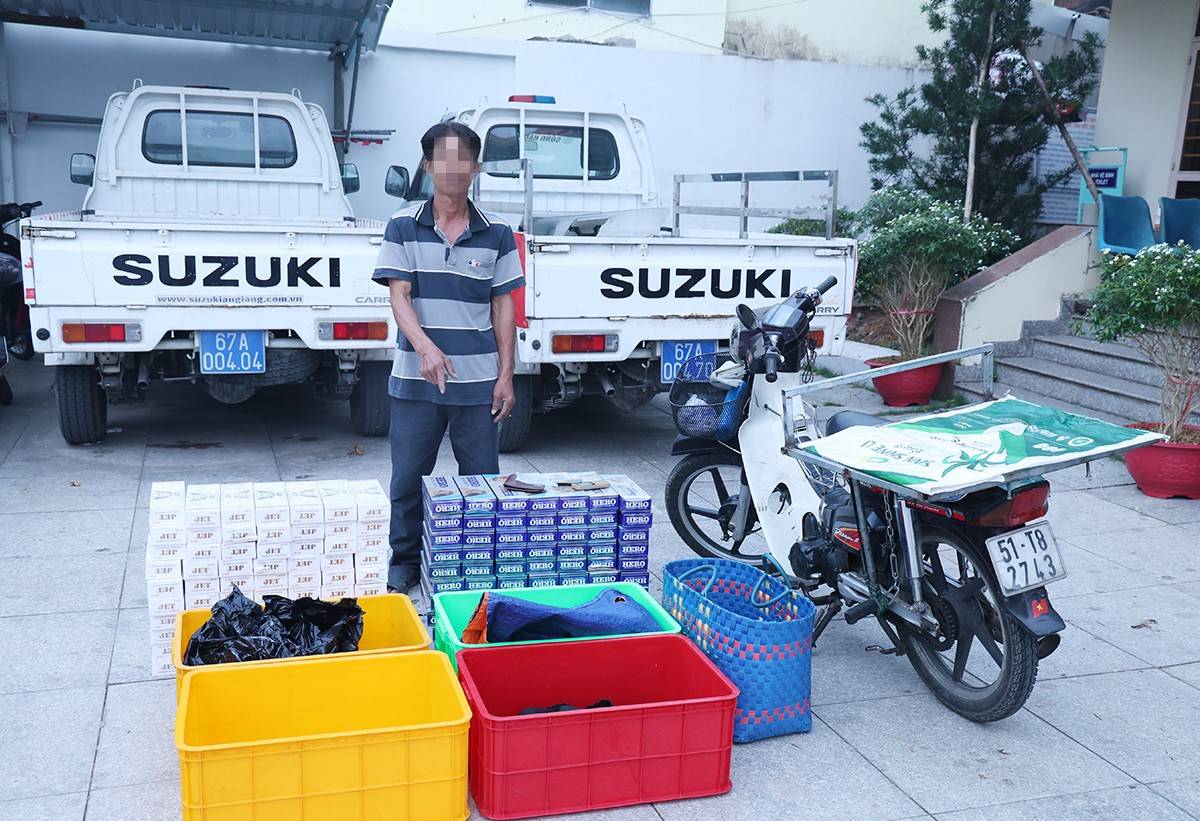 Đối tượng Thanh Tú cùng tang vật