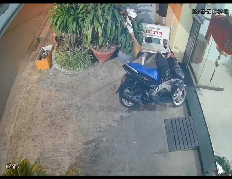 Đối tượng lợi dụng mất cảnh giác trộm