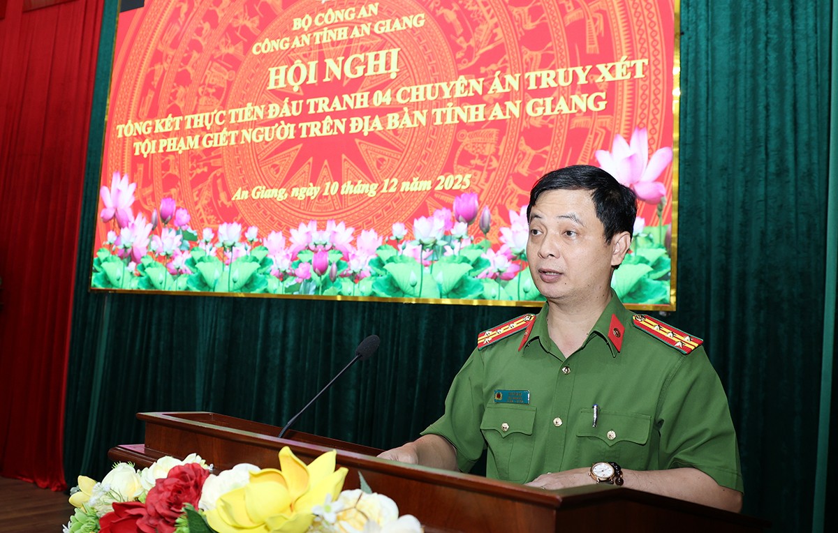 Đ.c Bùi Tấn Ấn phát biểu