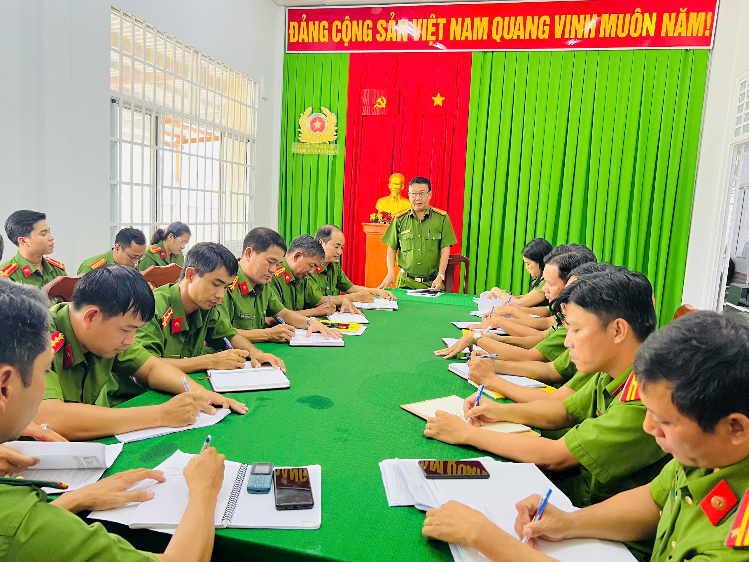 Đ.c Vân triển khai KH bảo đảm ANTT