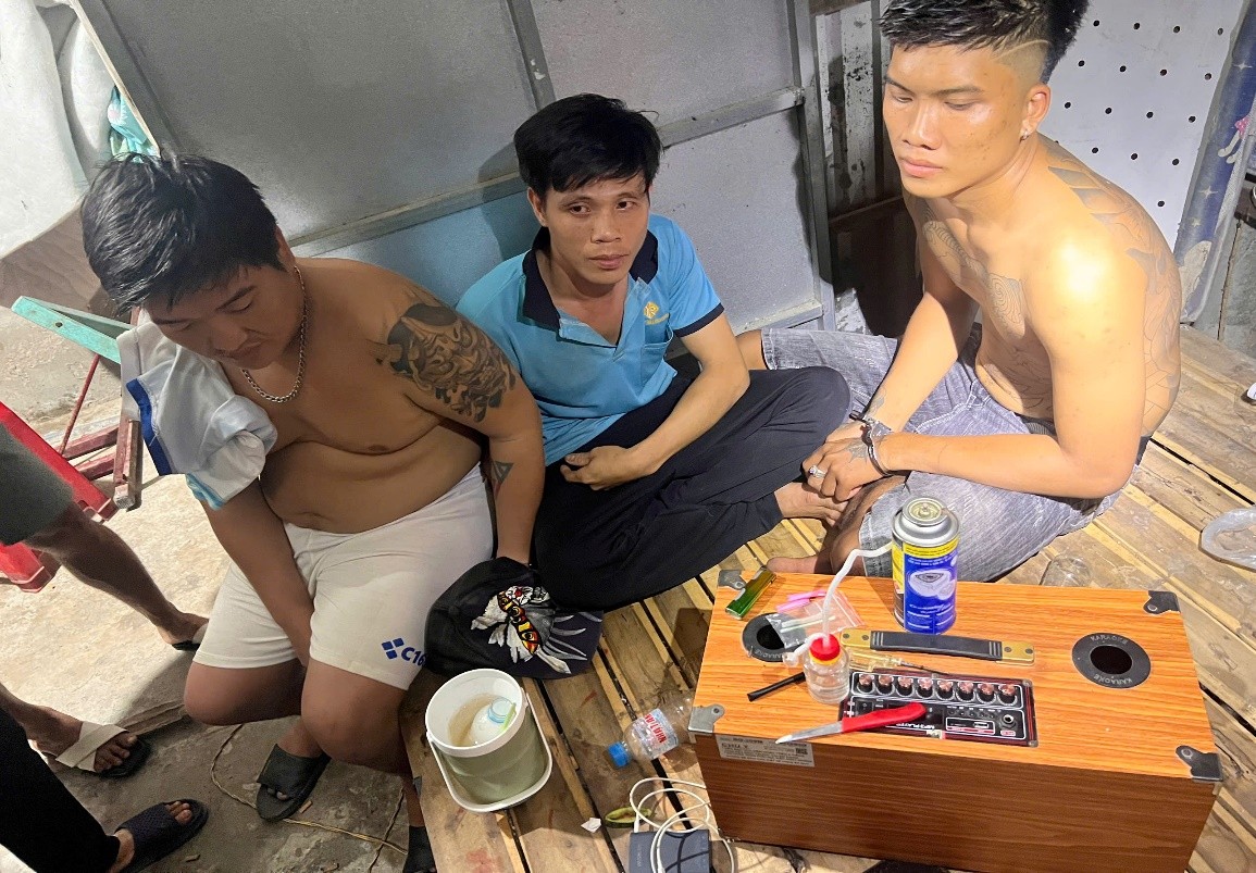 03 đối tượng tổ chức sử dụng ma túy