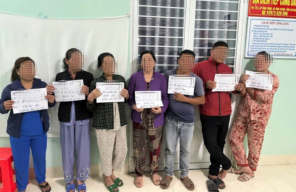 07 đối tượng có liên quan đánh bạc