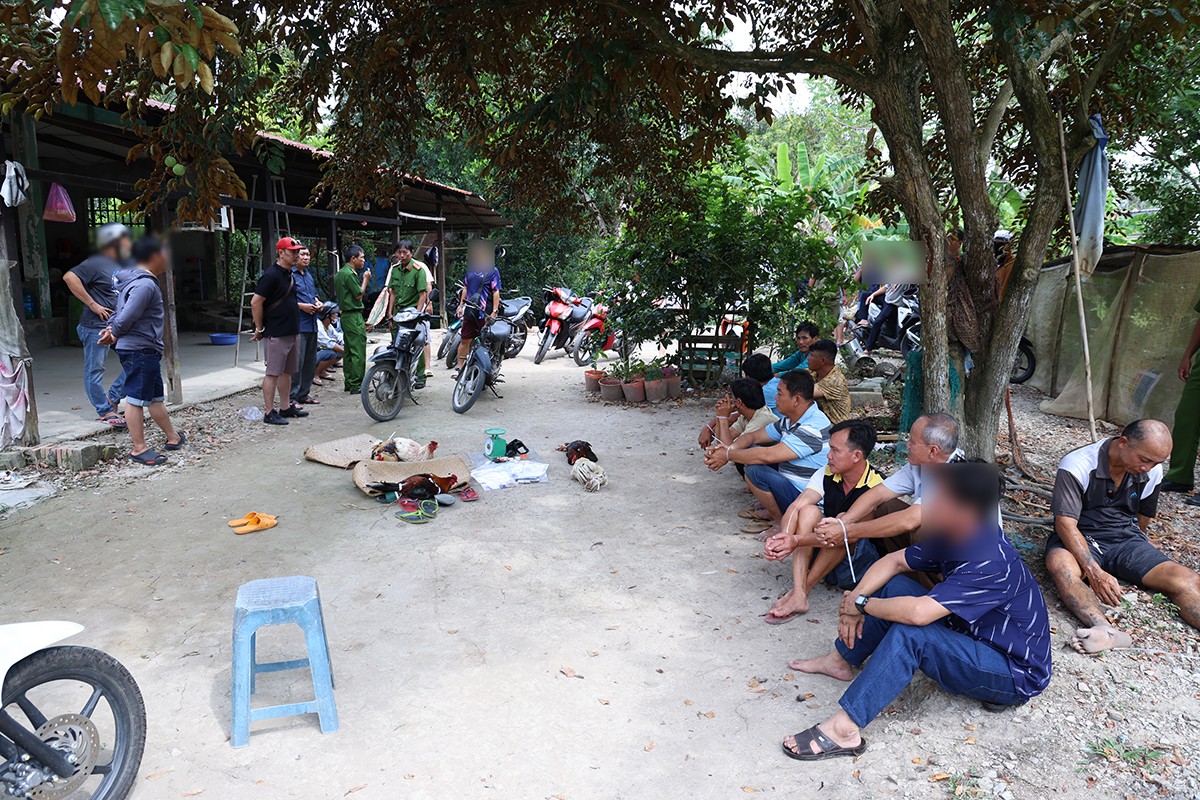 08 đối tượng có liên quan cùng tang vật