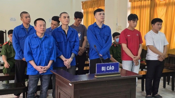 08 bị cáo nghe tuyên án