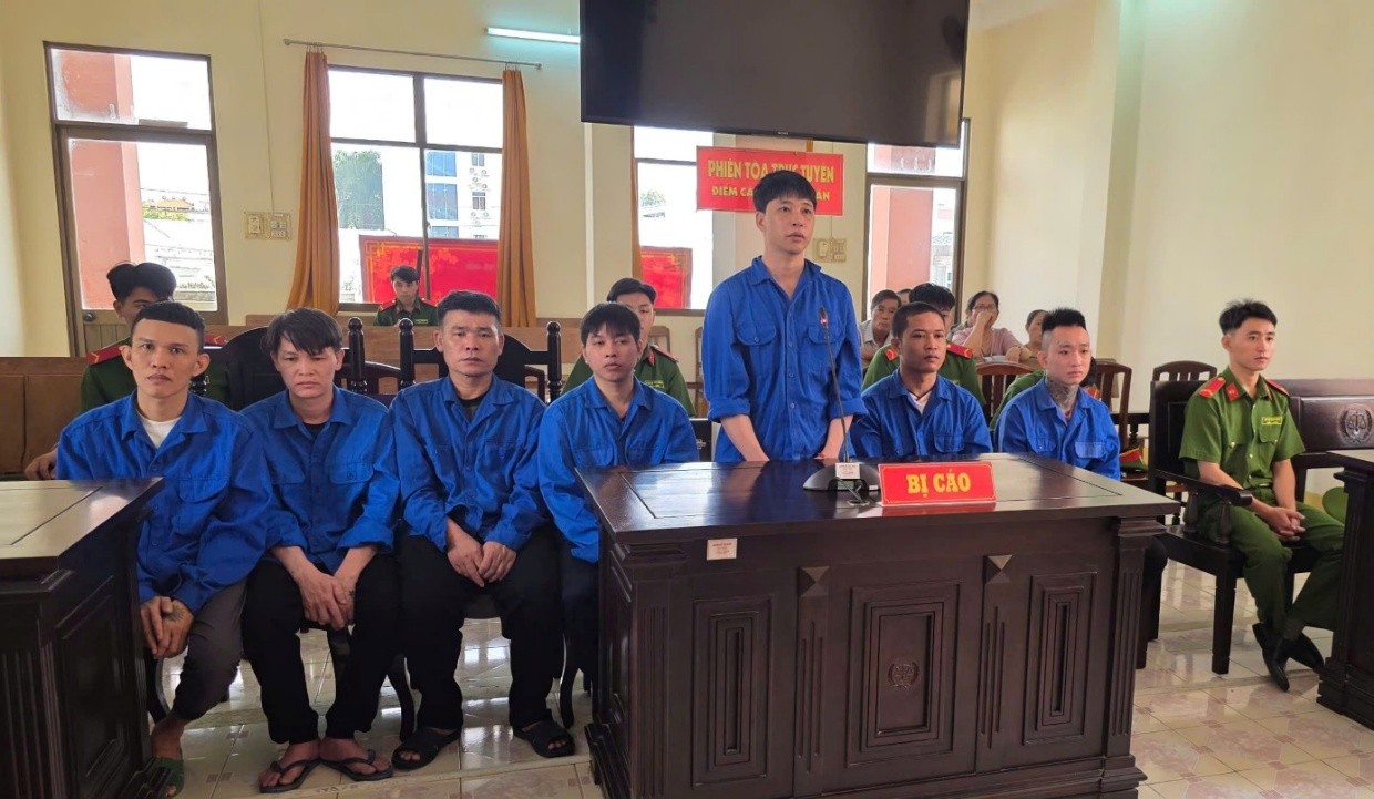 08 bị cáo trước Tòa