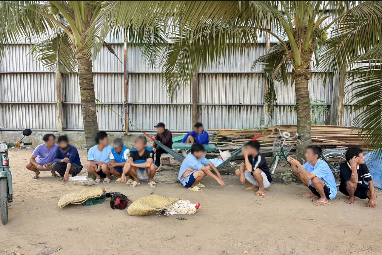 Các đối tượng cùng tang vật