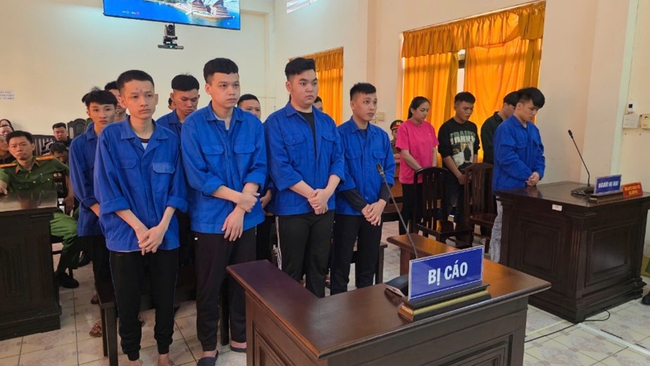 17 bị cáo trước tòa