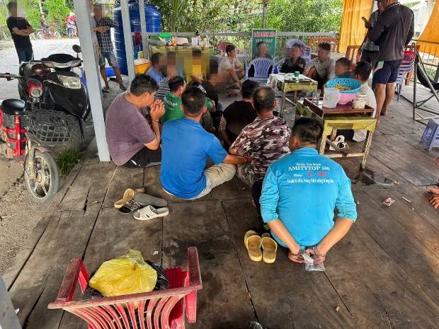 19 đối tượng đánh bạc