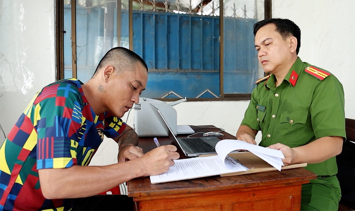 Bị can Phút ký Quyết định