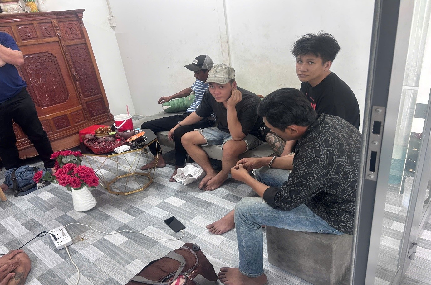 các đối tượng tham gia cùng với công