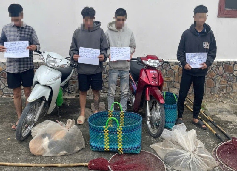 Các đối tượng cùng tang vật