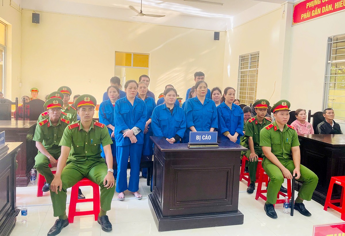 Các bị cáo nghe tòa tuyên án