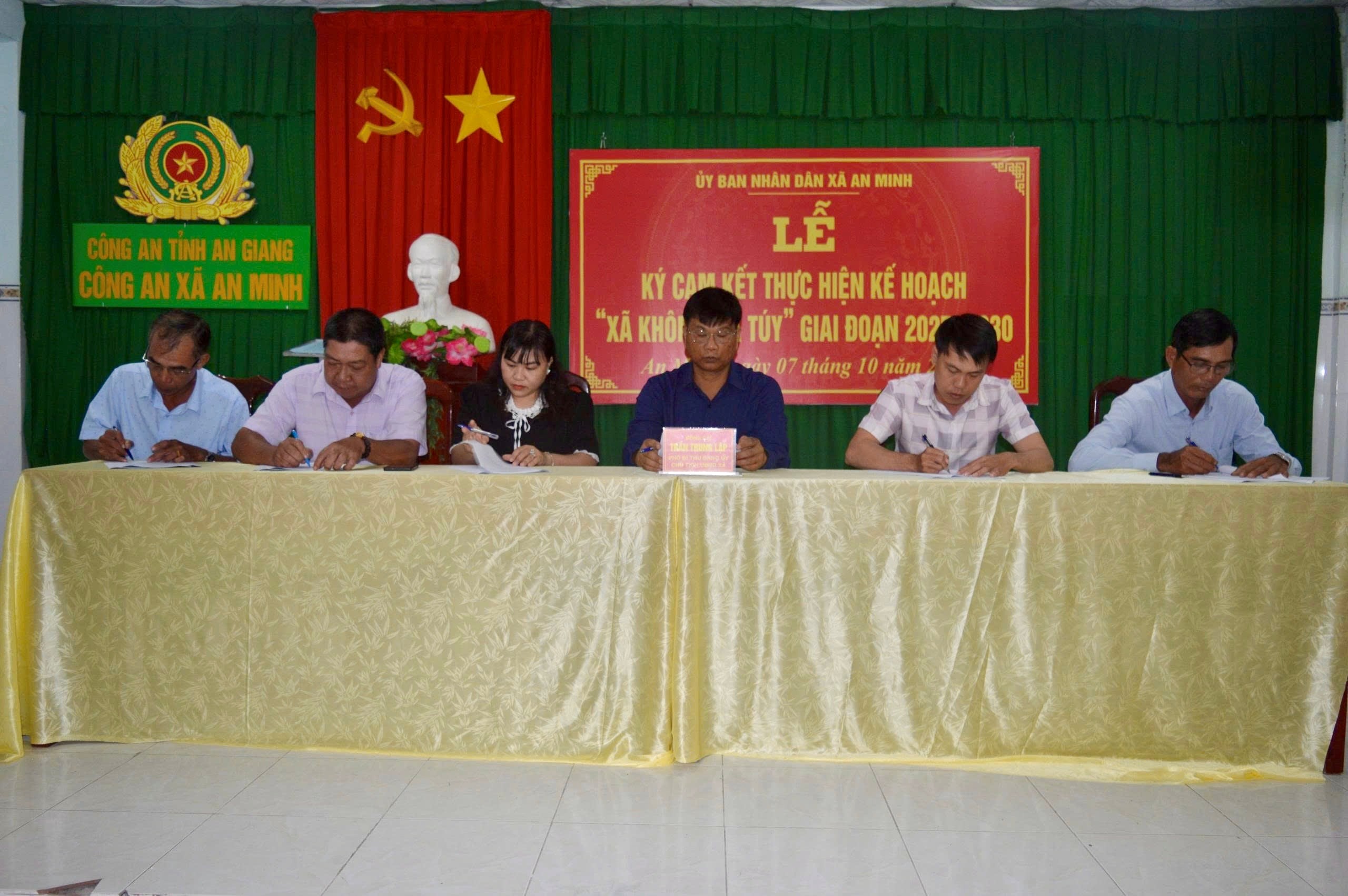 các ban, ngành ký cam kết