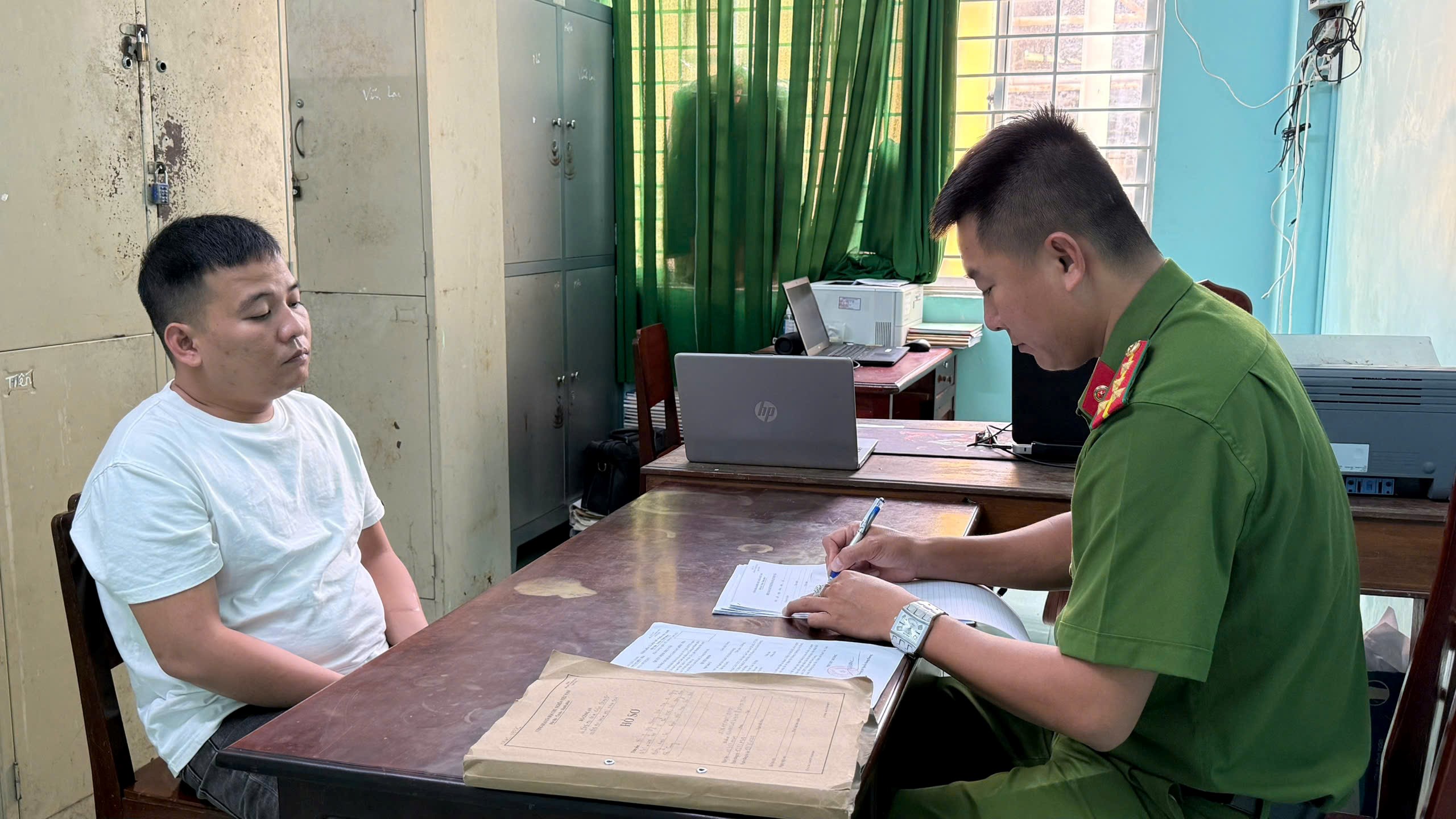 Lấy lời khai đối tượng Ý