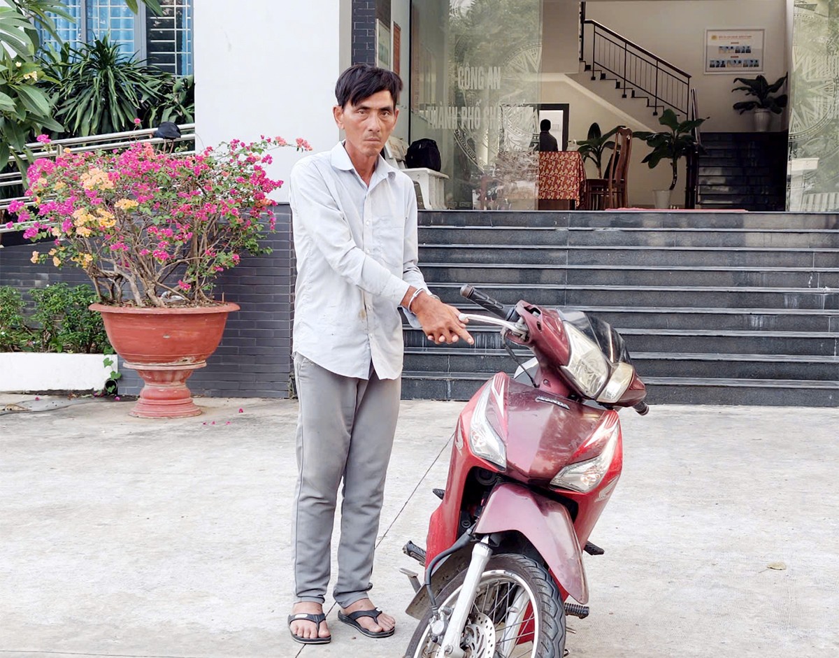 khương cùng tang vật