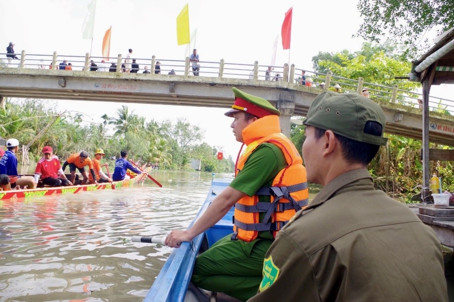 LL công an xã tuần tra, kiểm soát