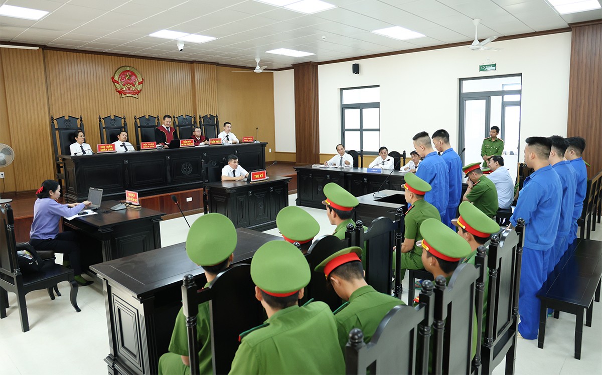 Các bị cáo nghe tuyên án