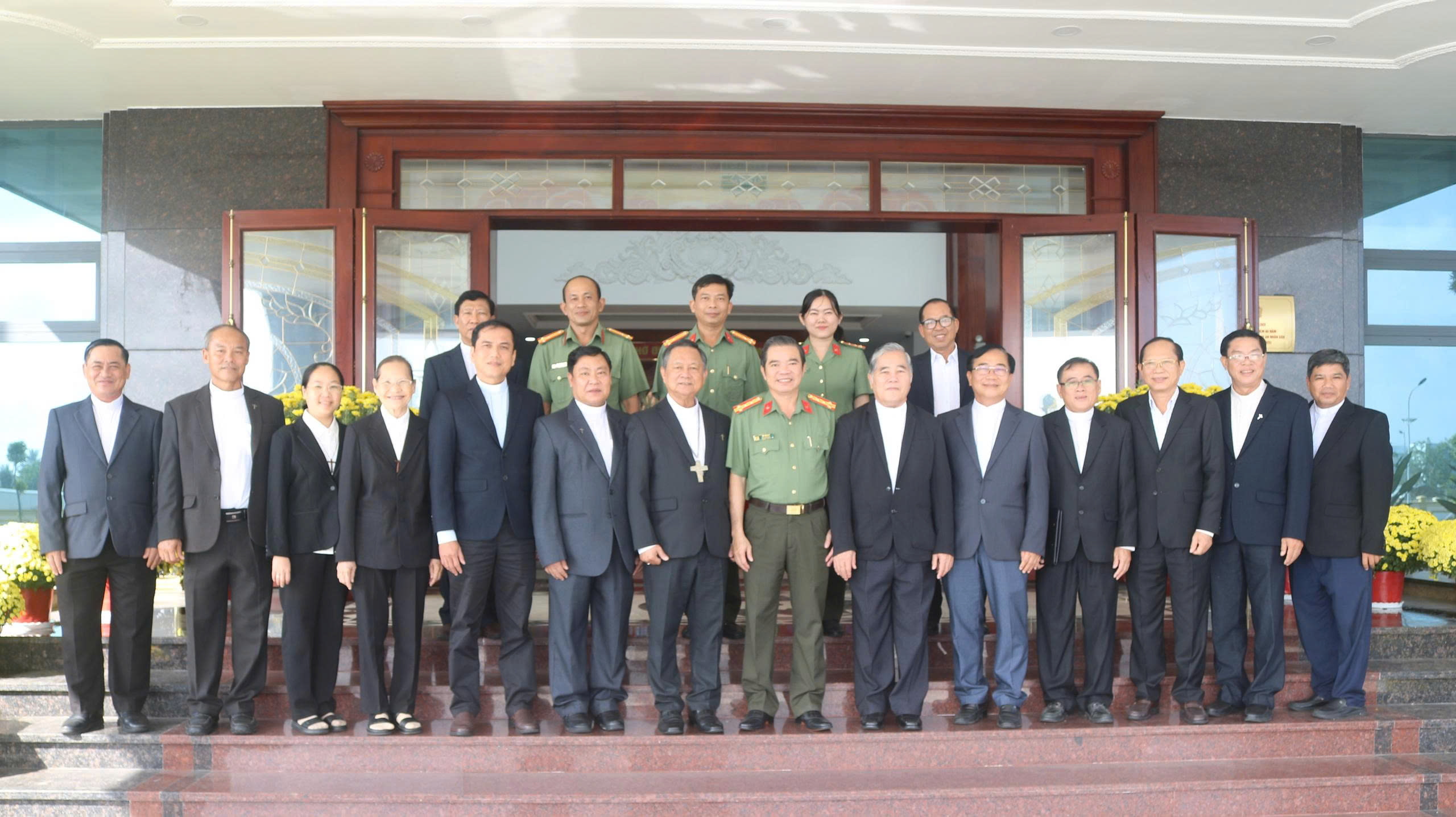 Đoàn Giáo phận Long Xuyên chúc Tết Công an tỉnh An Giang | Công an tỉnh ...